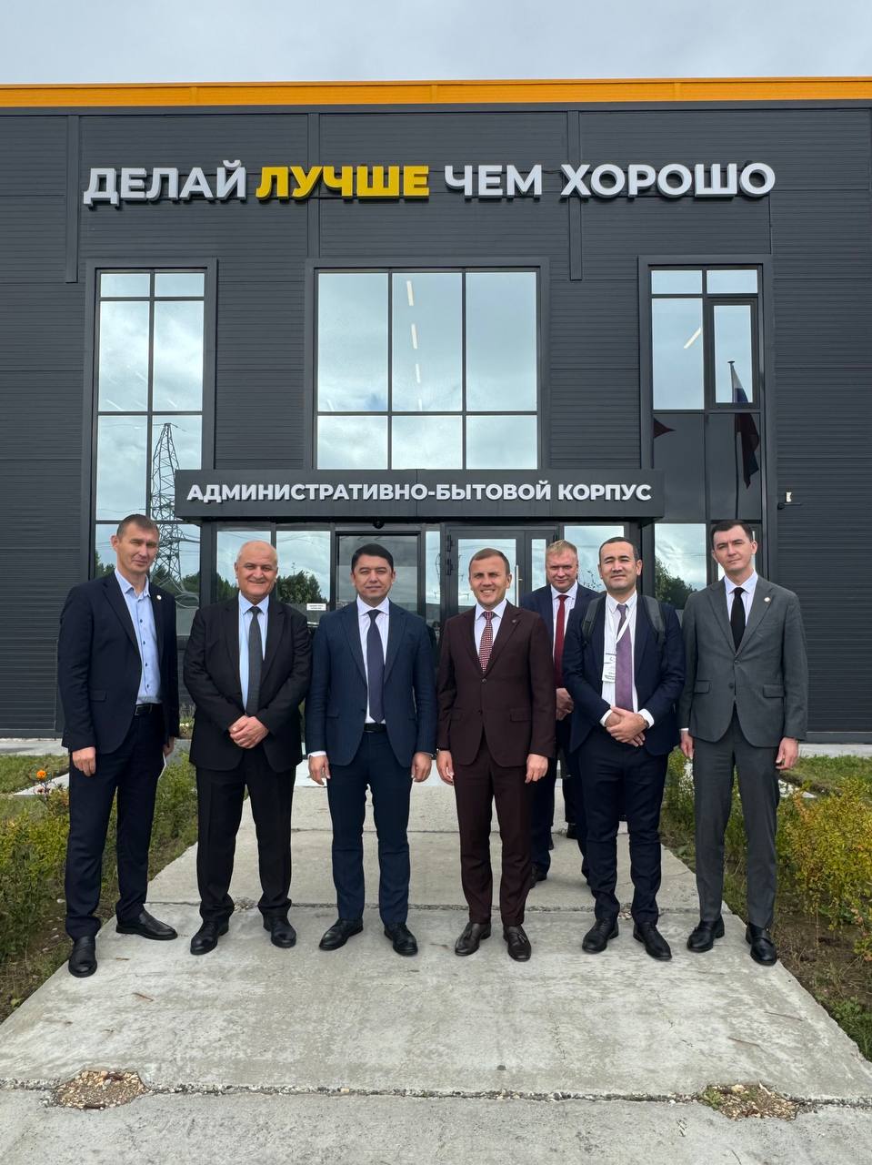 Делегация АО «Узбекнефтегаз» и представители Правительства Республики Беларусь посетили производственные мощности ГК «Амкор» в Зеленодольске