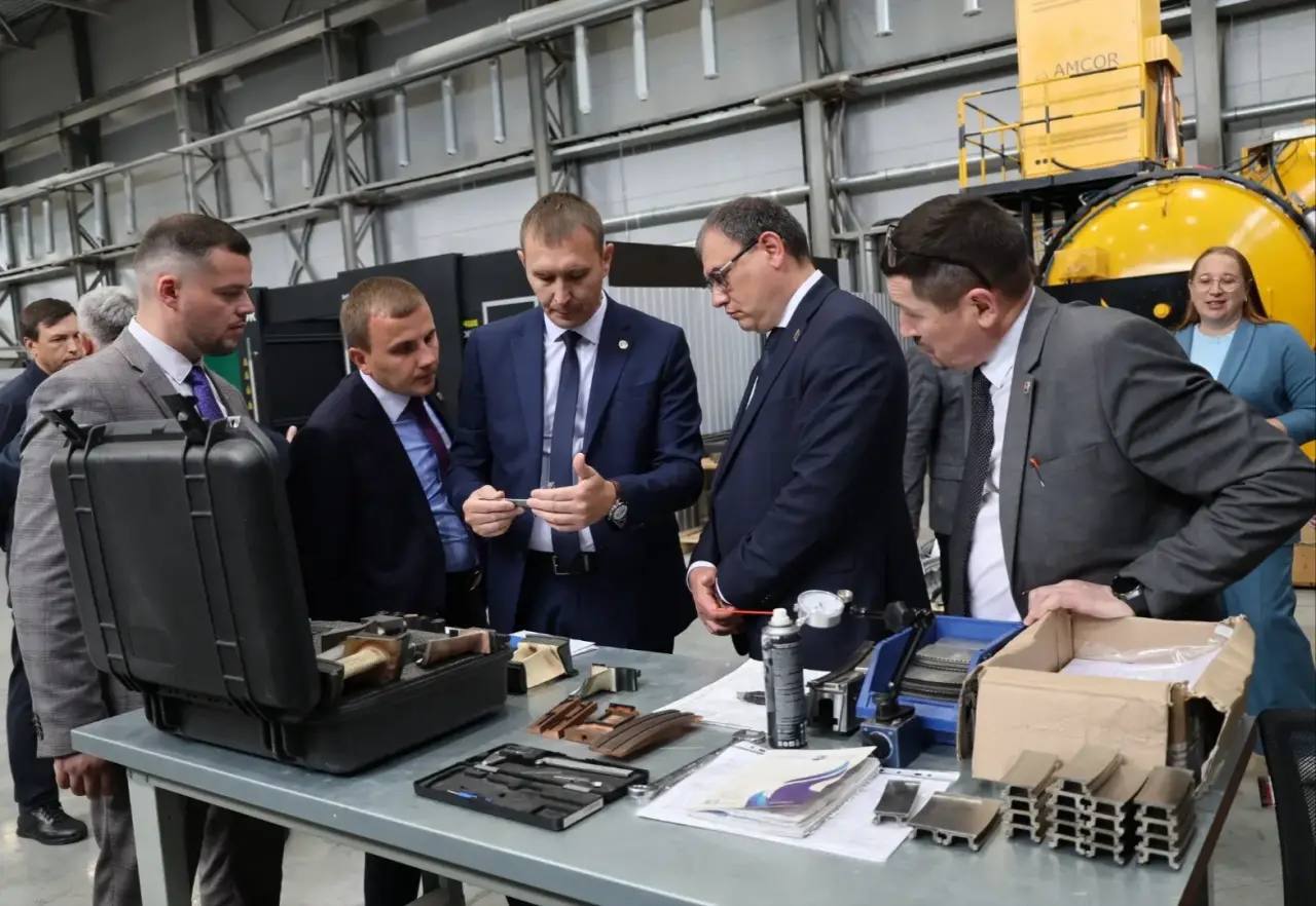 Делегация АО «Узбекнефтегаз» и представители Правительства Республики Беларусь посетили производственные мощности ГК «Амкор» в Зеленодольске